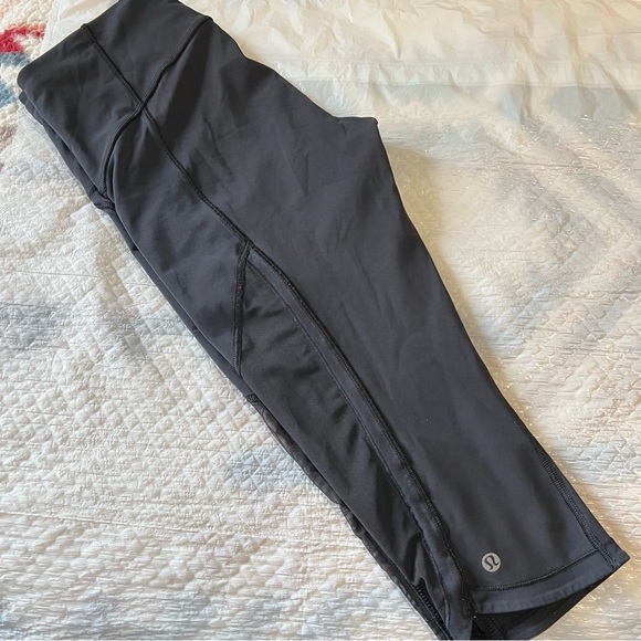 Lululemon women black workout capri pant black mesh side pull on zip pocket Sz 8 - Picture 9 of 15